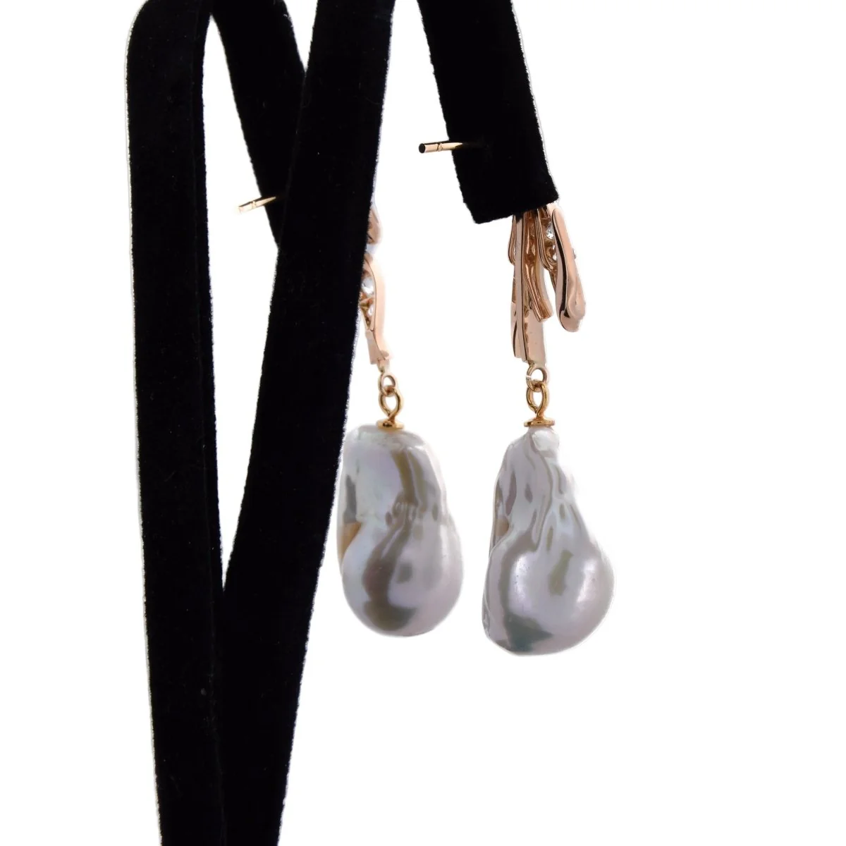 Yellow Gold Drop Earrings with Pearls and Diamonds - Image 4