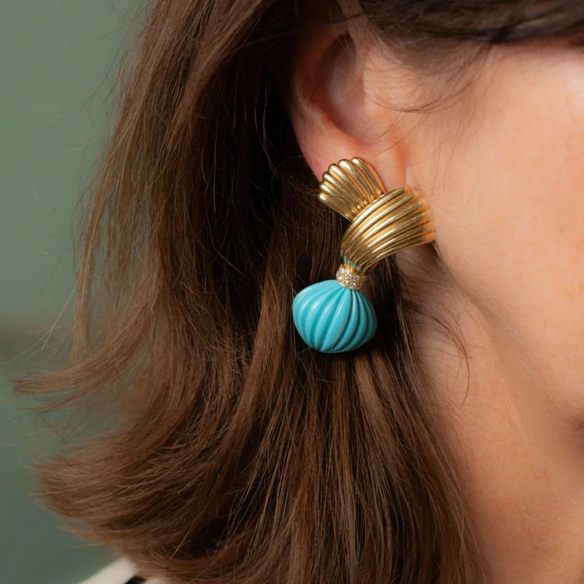 Drop earrings in yellow gold, turquoise and diamonds - Image 2