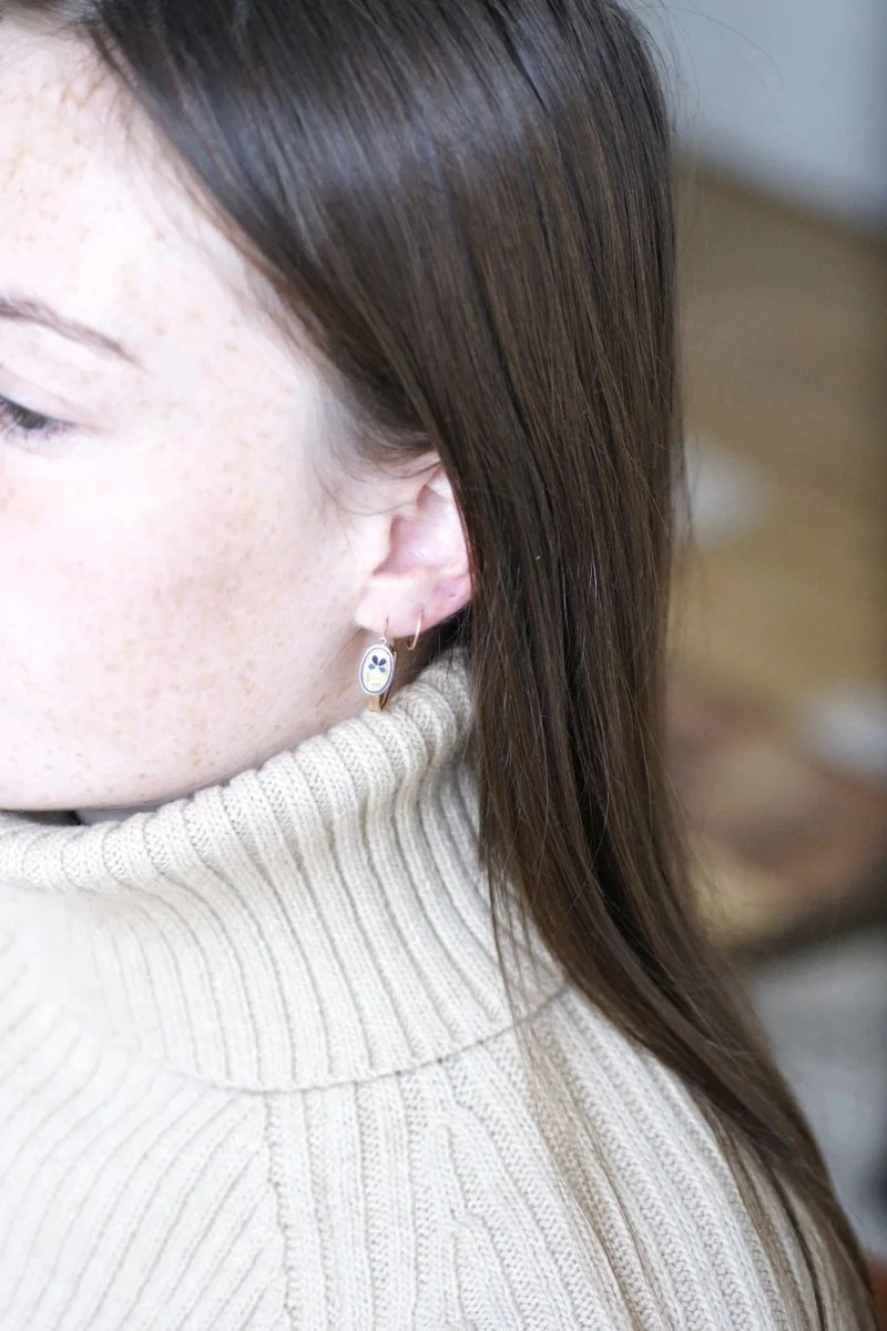 Poissarde enamel flower earrings - Image 7