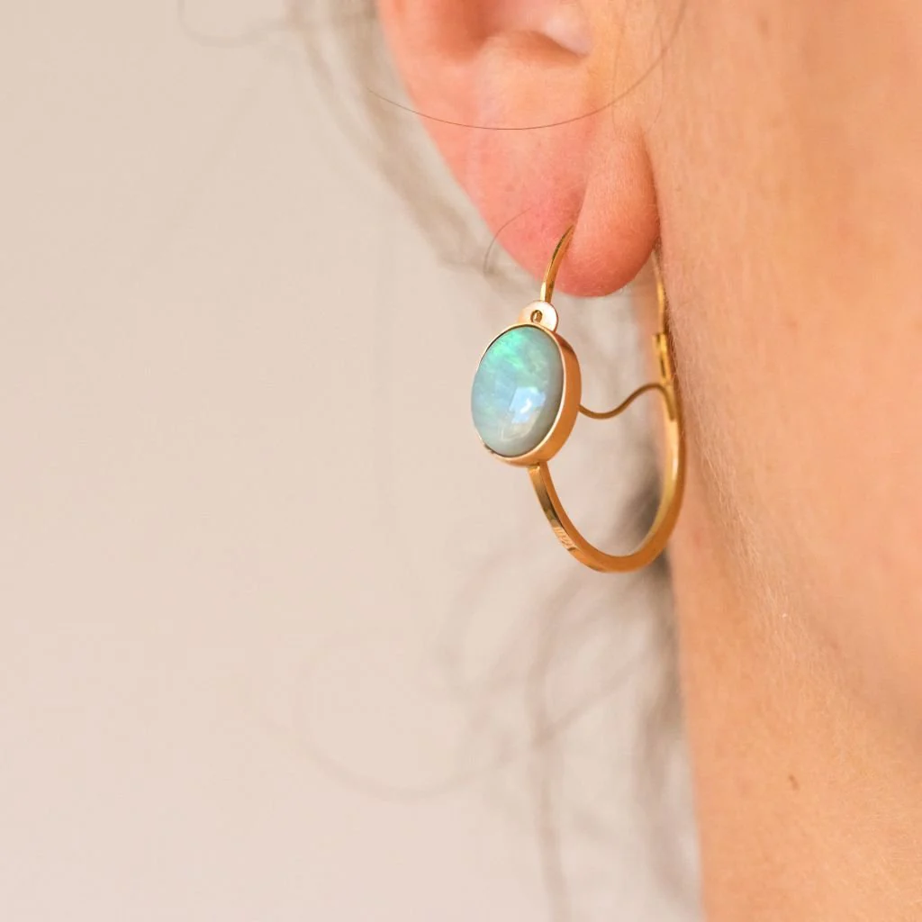 Earrings Sleepers in yellow gold and opal - Image 2