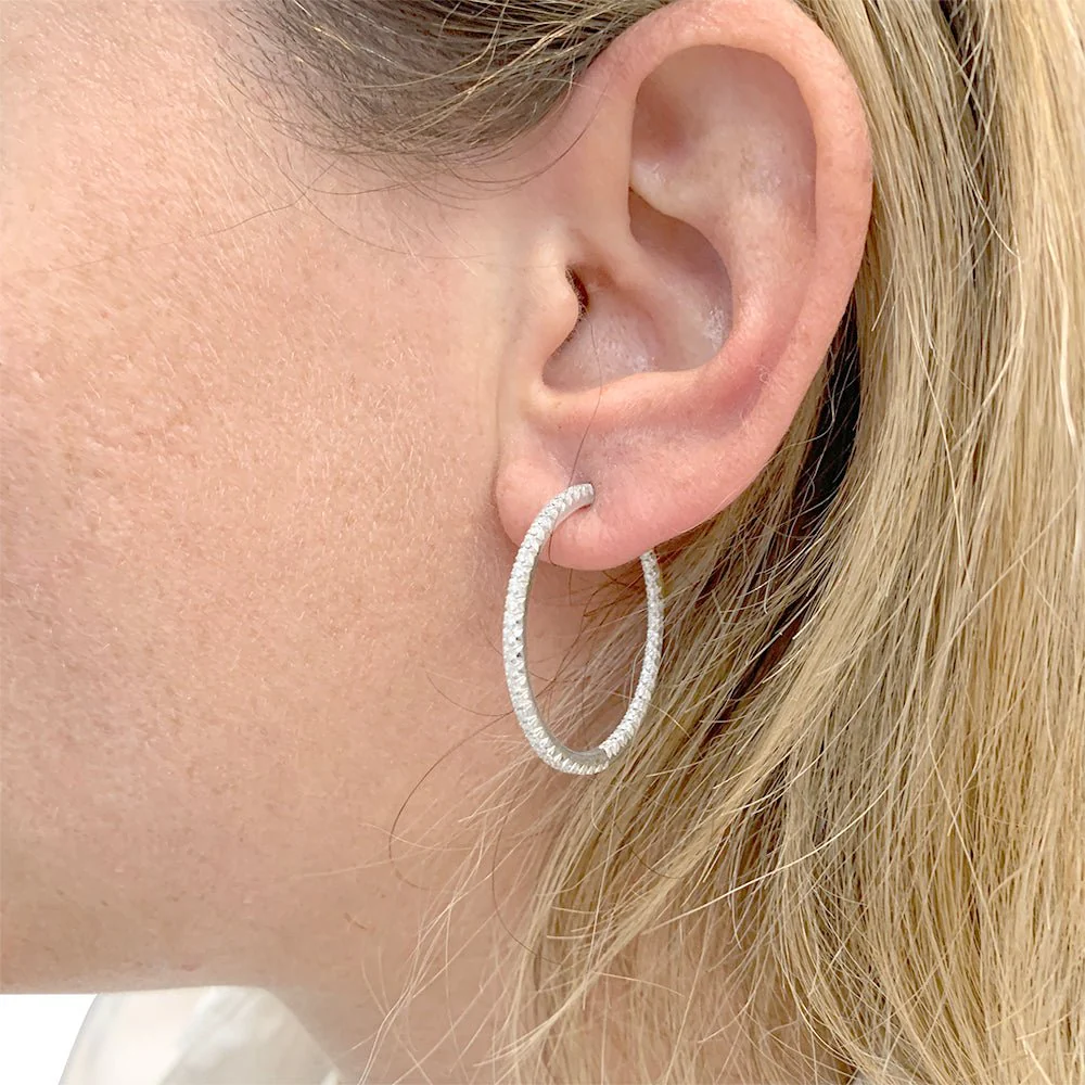 TIFFANY &amp; CO hoop earrings, “Metro” in white gold and diamond. - Image 2