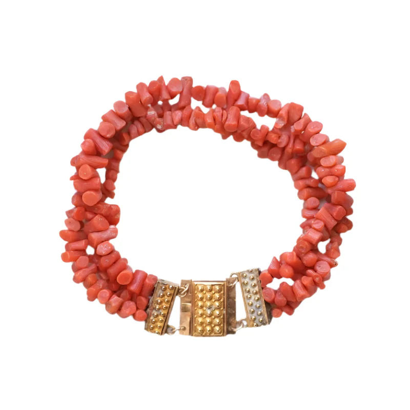 Old three-row coral bracelet, gold clasp