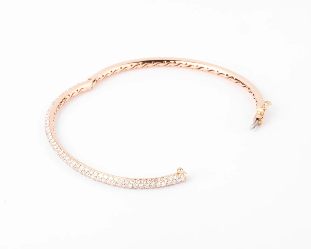 Opening bangle in pink gold set with 3 lines of diamond - Image 6