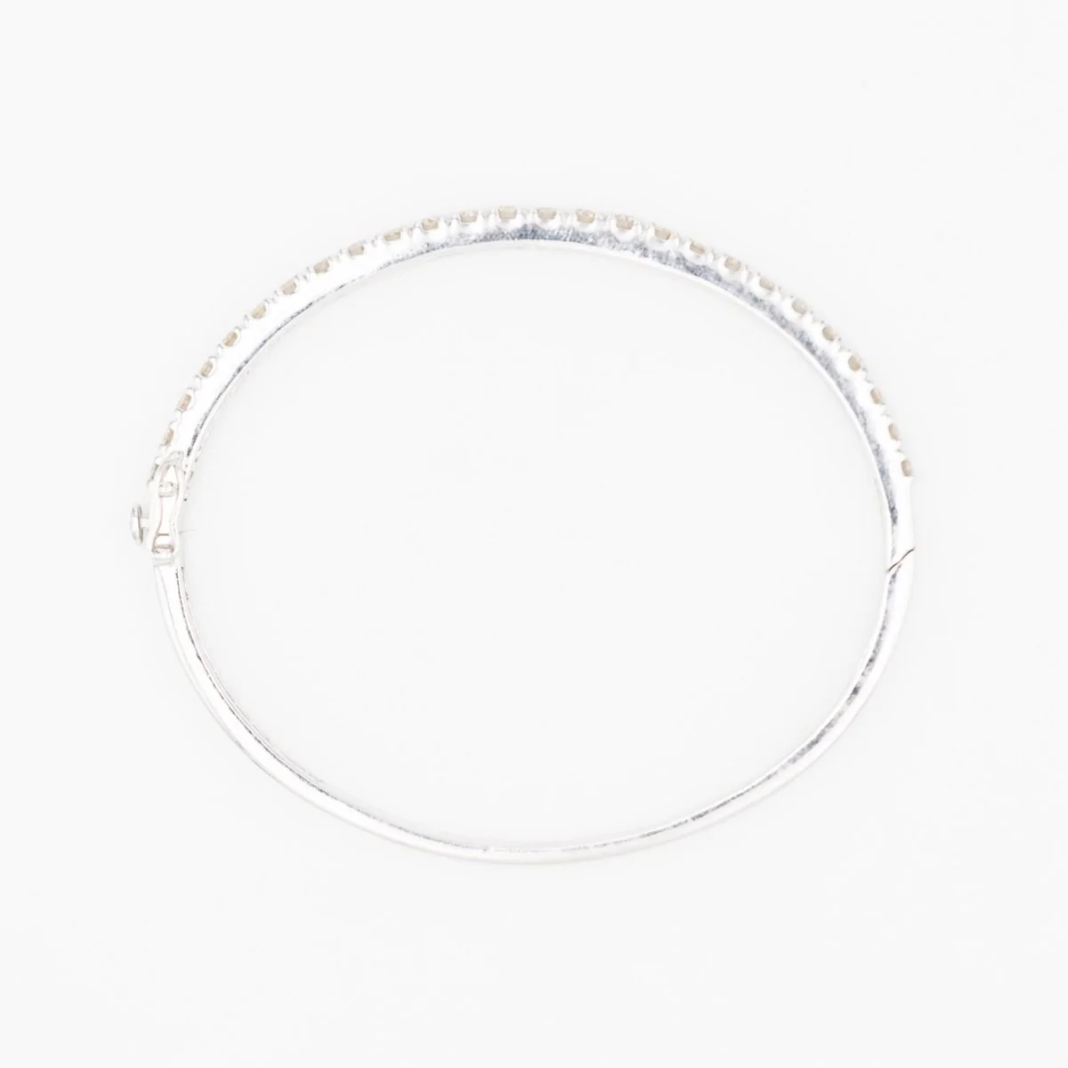 Bangle bracelet in white gold and diamonds - Image 10
