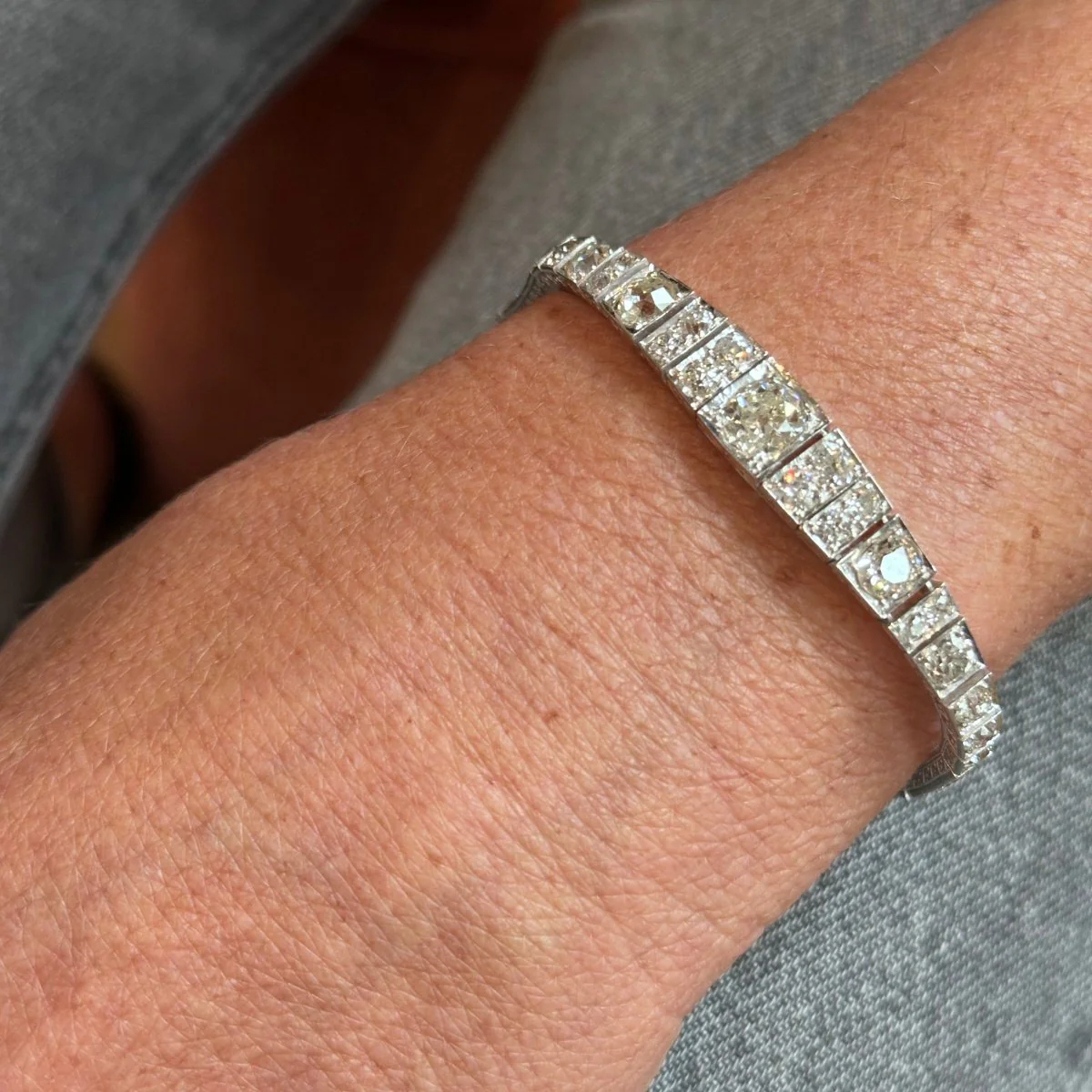 Bracelet Ligne in Platinum and Diamonds - Image 2
