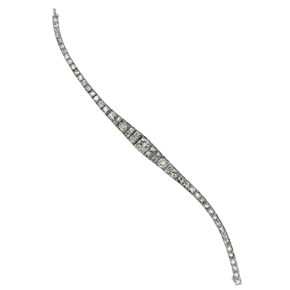 Bracelet Ligne in Platinum and Diamonds - Image 5