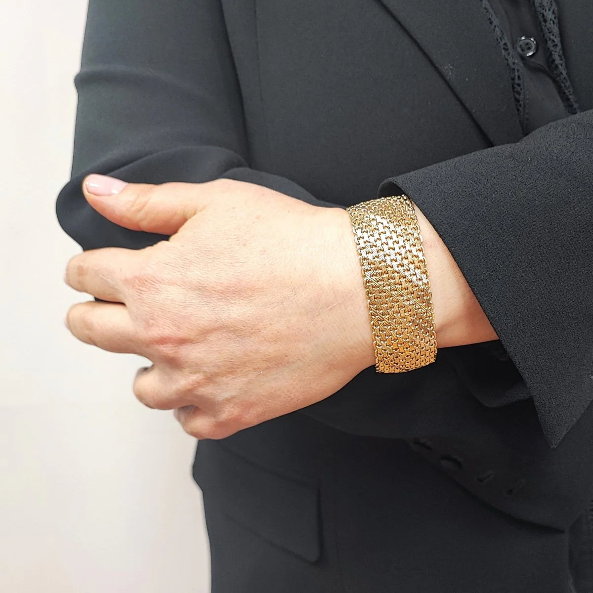 Yellow gold cuff bracelet - Image 2