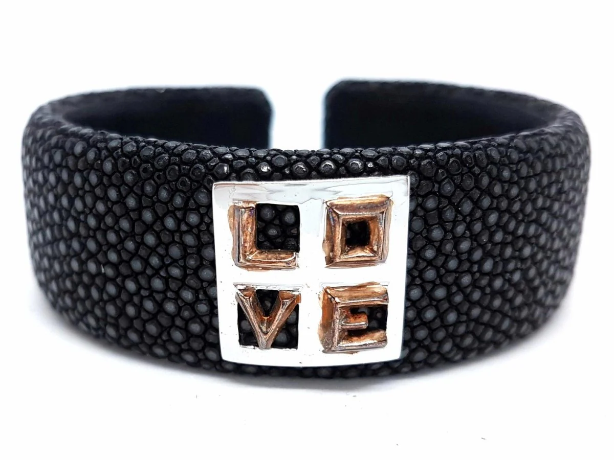 Cuff Bracelet in 2 golds and black shagreen - Image 2