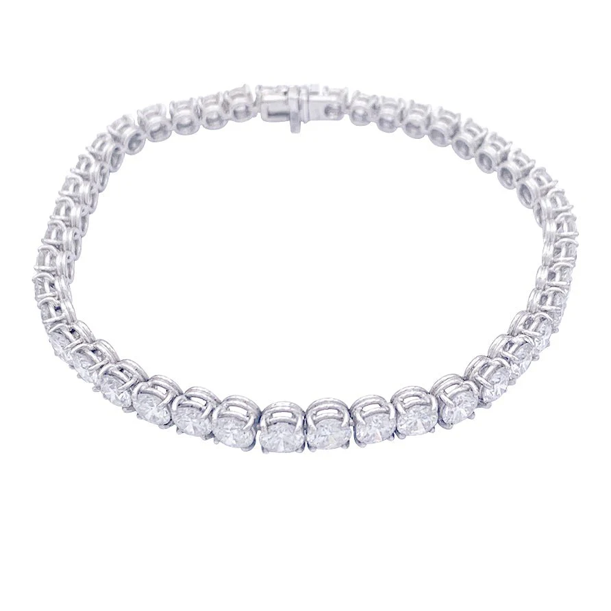 White gold and diamond bracelet. - Image 4