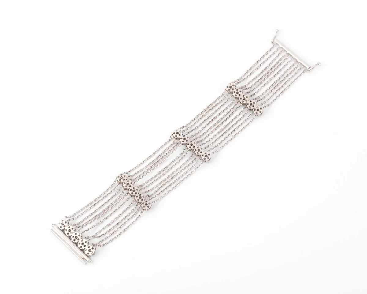 White gold and diamond bracelet on a filed força chain alternating with 4 patterns with flowers - Image 4