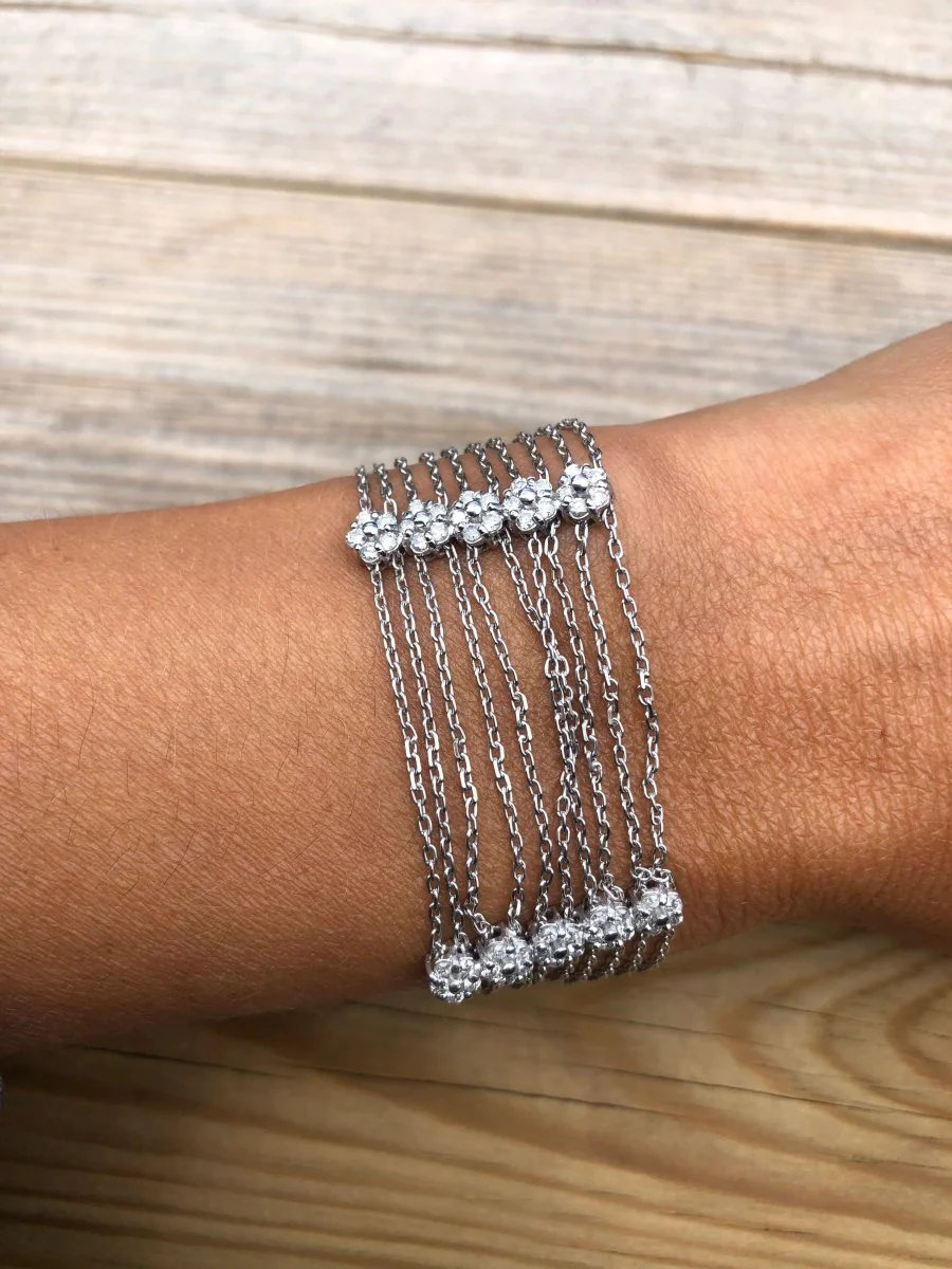 White gold and diamond bracelet on a filed força chain alternating with 4 patterns with flowers - Image 5
