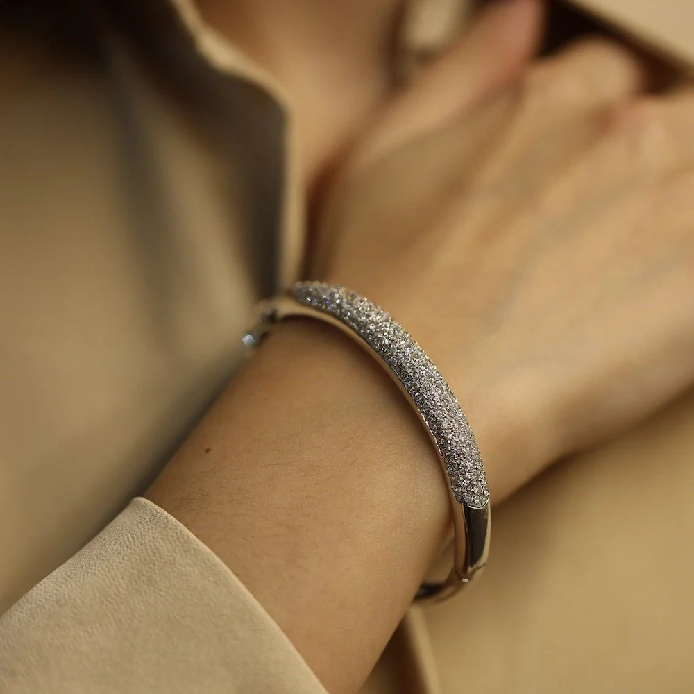 Bracelet rigid opening in 18 Cts white gold set with 5.0 Cts of diamonds G-VS. - Image 2