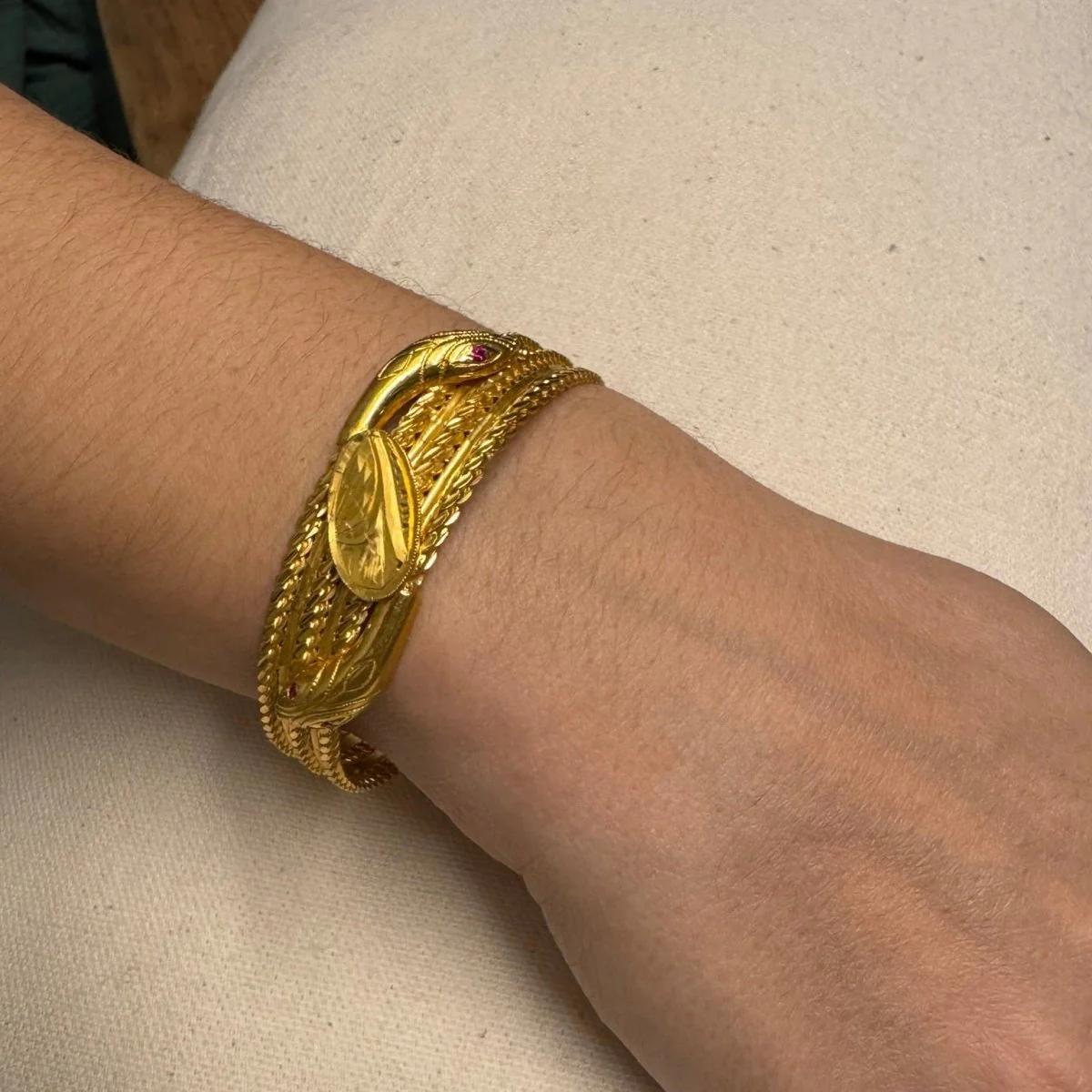 Yellow gold and ruby ​​bracelet - Image 2