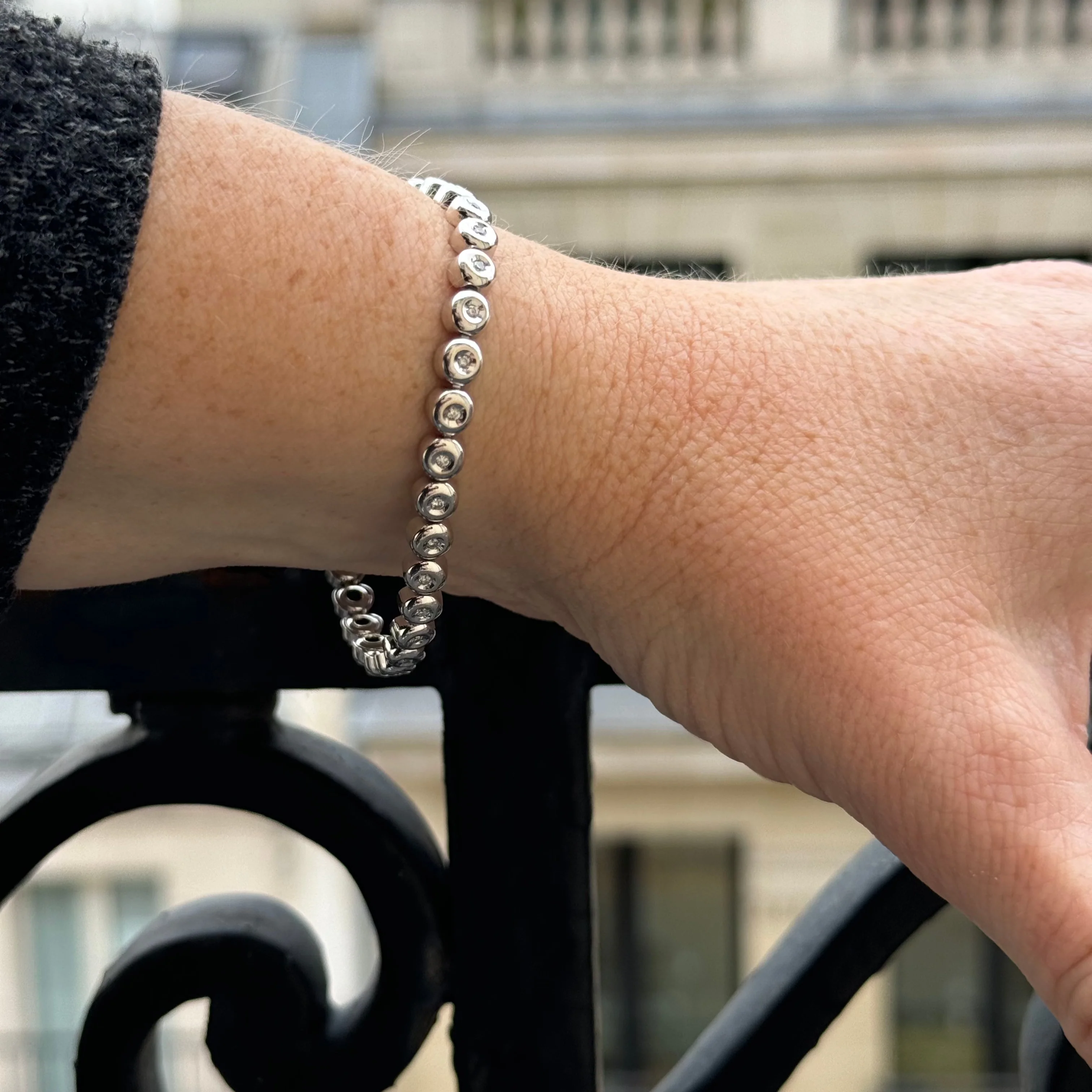 Bracelet tennis en or gris et diamants - Image 2
