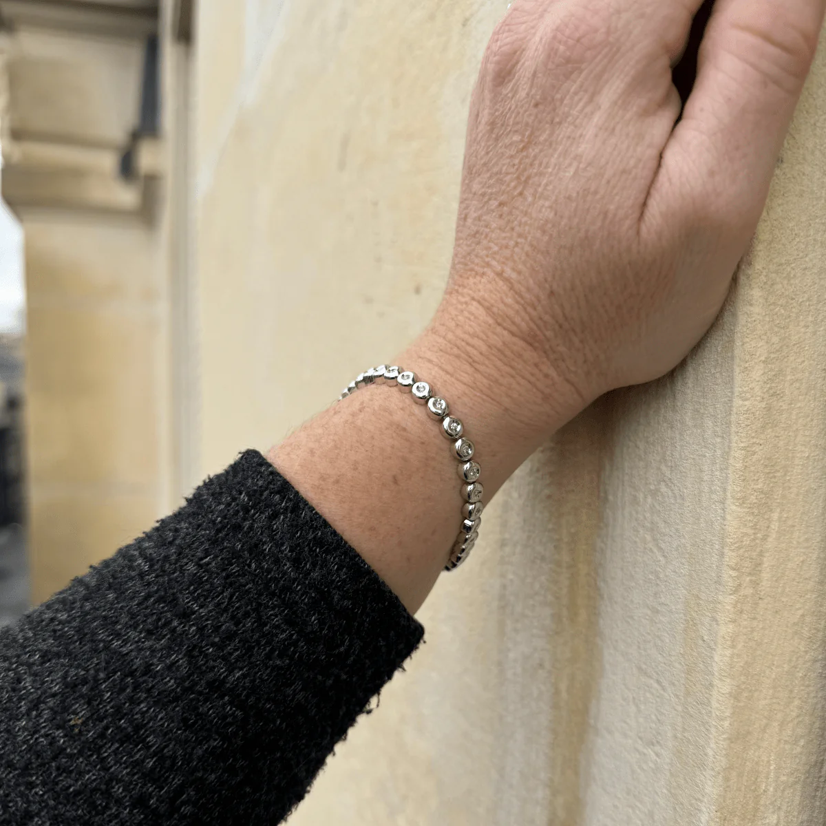 Bracelet tennis en or gris et diamants - Image 5
