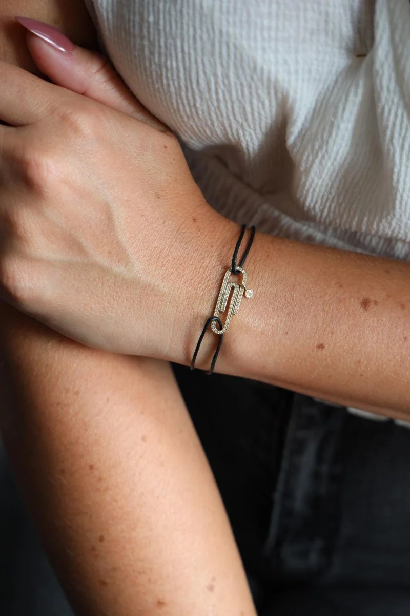 Paperclip cord bracelet in yellow gold and diamonds - Image 7