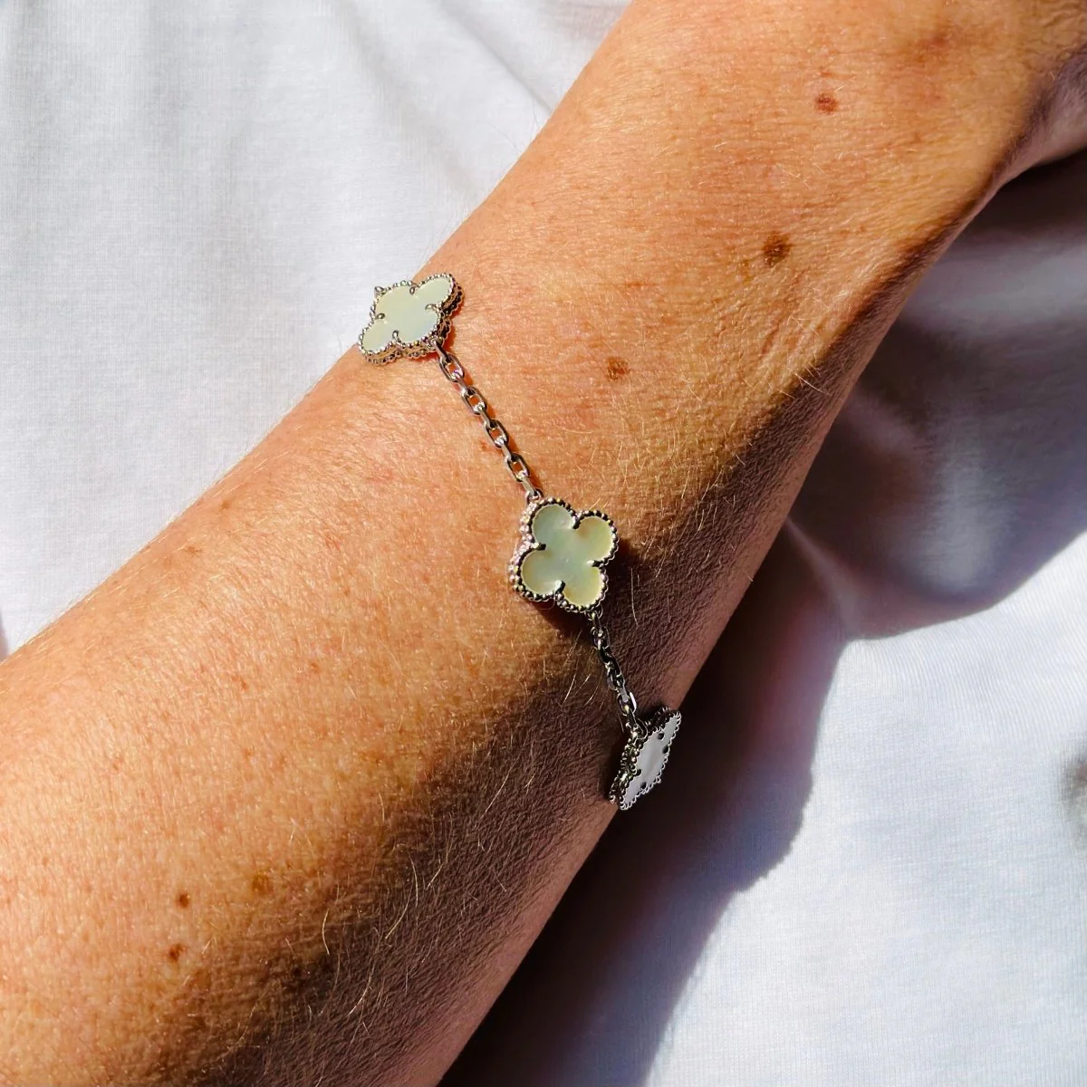 Bracelet VAN CLEEF & ARPELS "Alhambra" in white gold and mother-of-pearl - Image 2