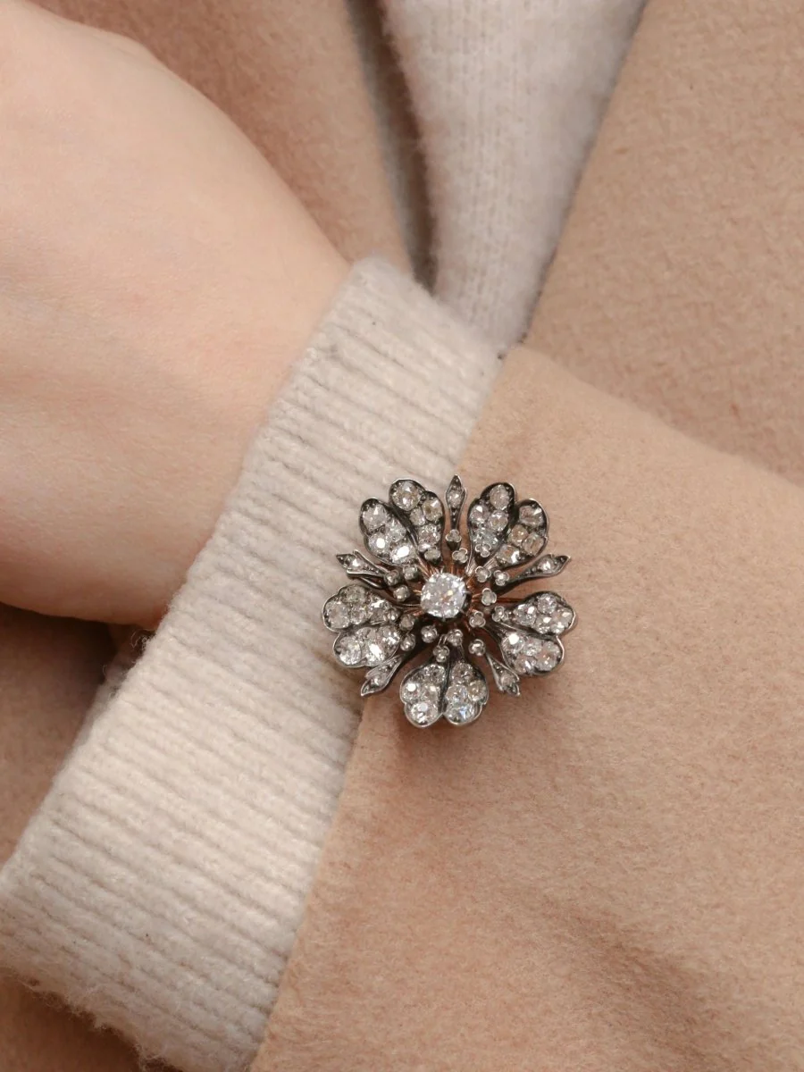Antique flower brooch in gold and silver with old-cut diamonds - Image 2
