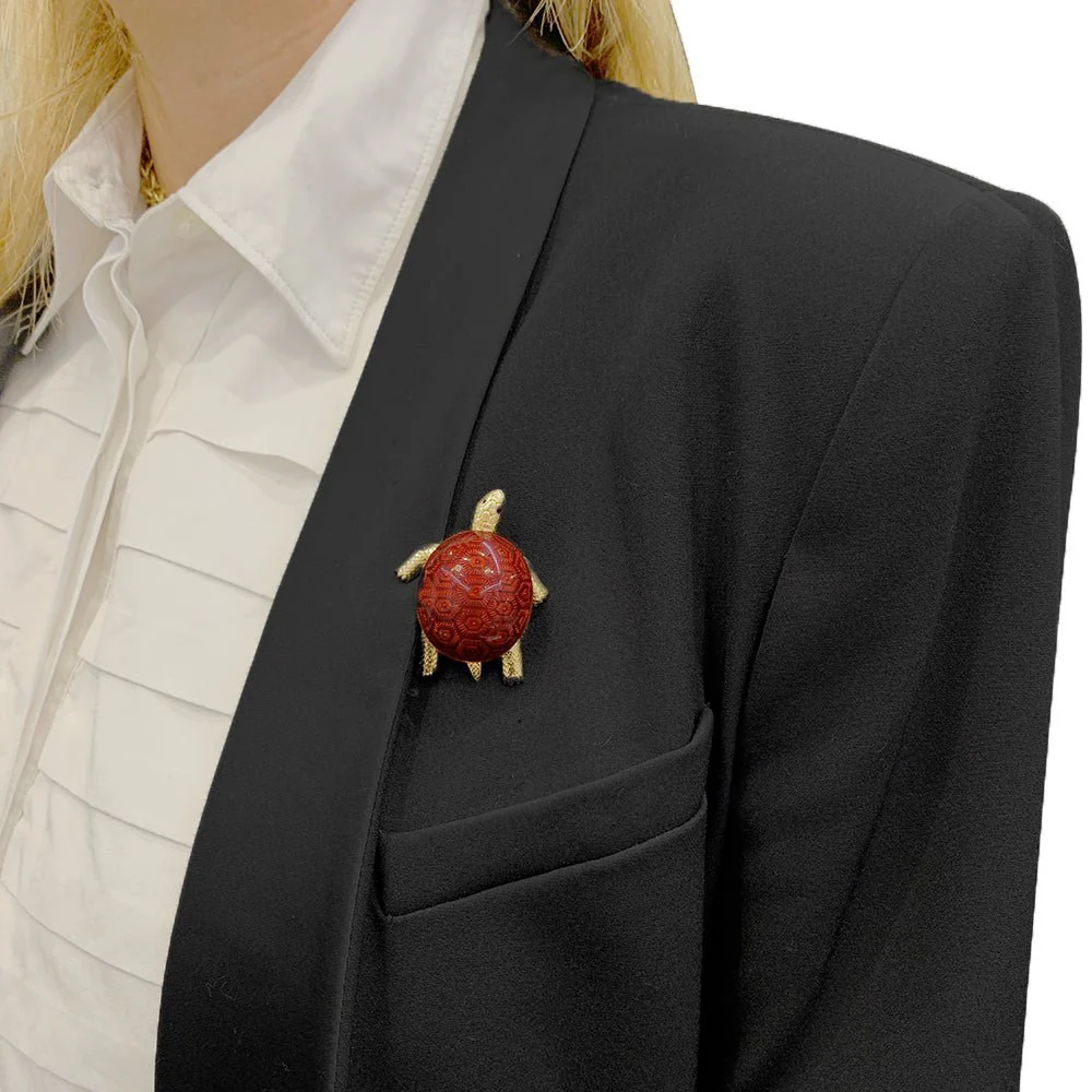BOUCHERON Turtle brooch in yellow gold, enamel and ruby - Image 2