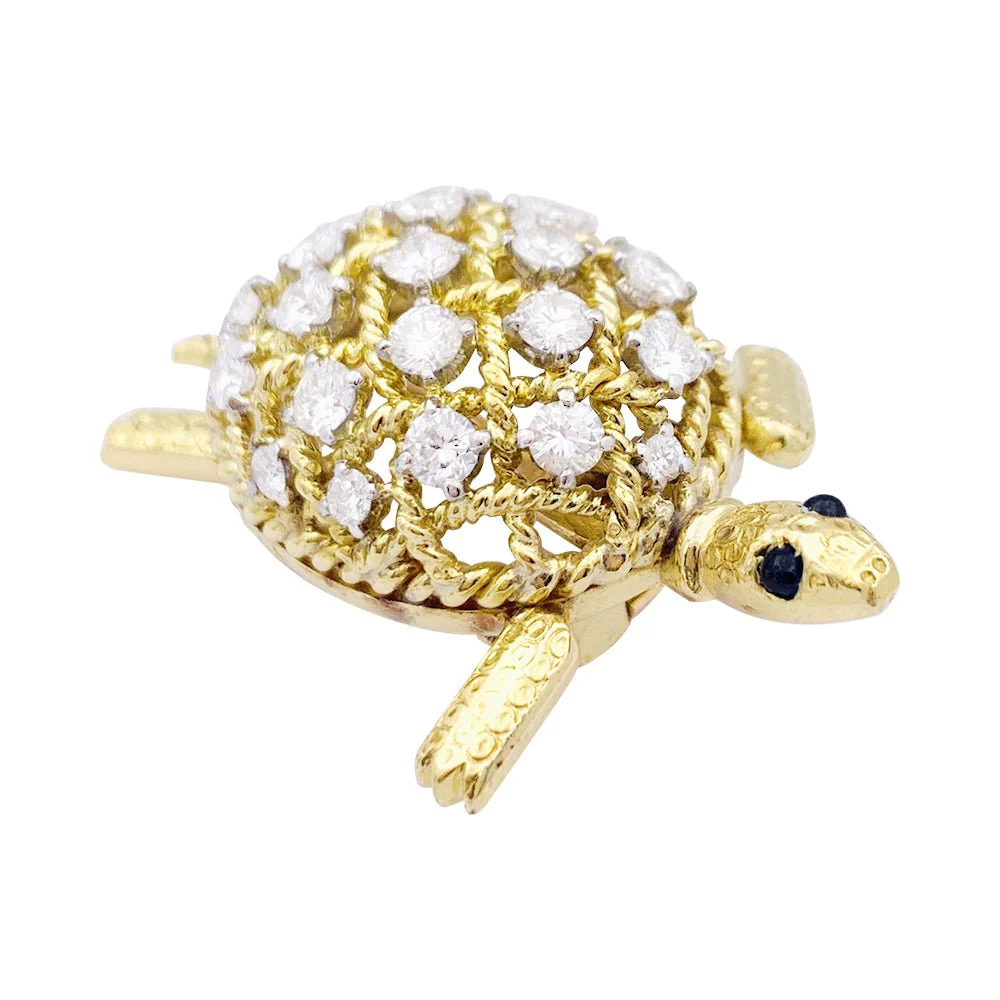 CARTIER “Tortoise” brooch, yellow gold and diamonds.