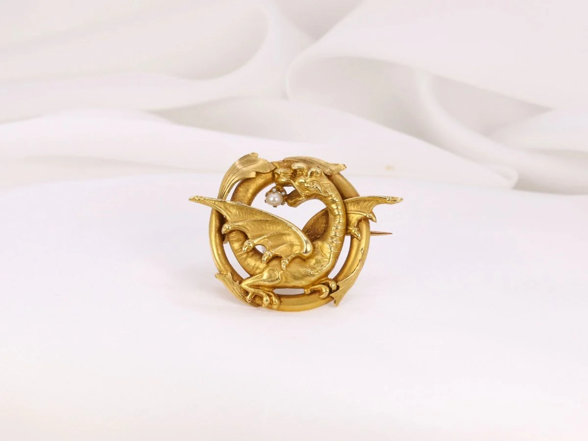 Old chimera brooch in 18k gold and fine pearl - late 19th century - Image 2