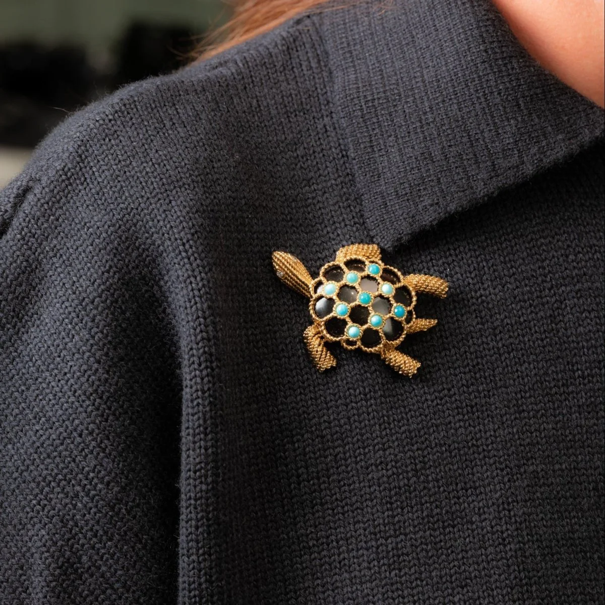 BOUCHERON Turtle clip brooch in yellow gold, turquoise and diamonds - Image 2