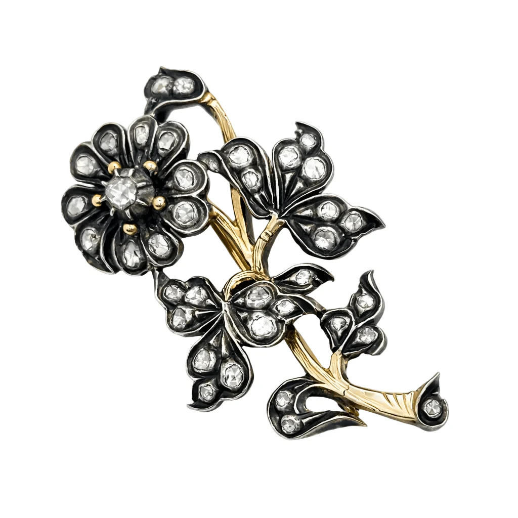 Brooch Pin in Yellow gold, Silver and Diamonds