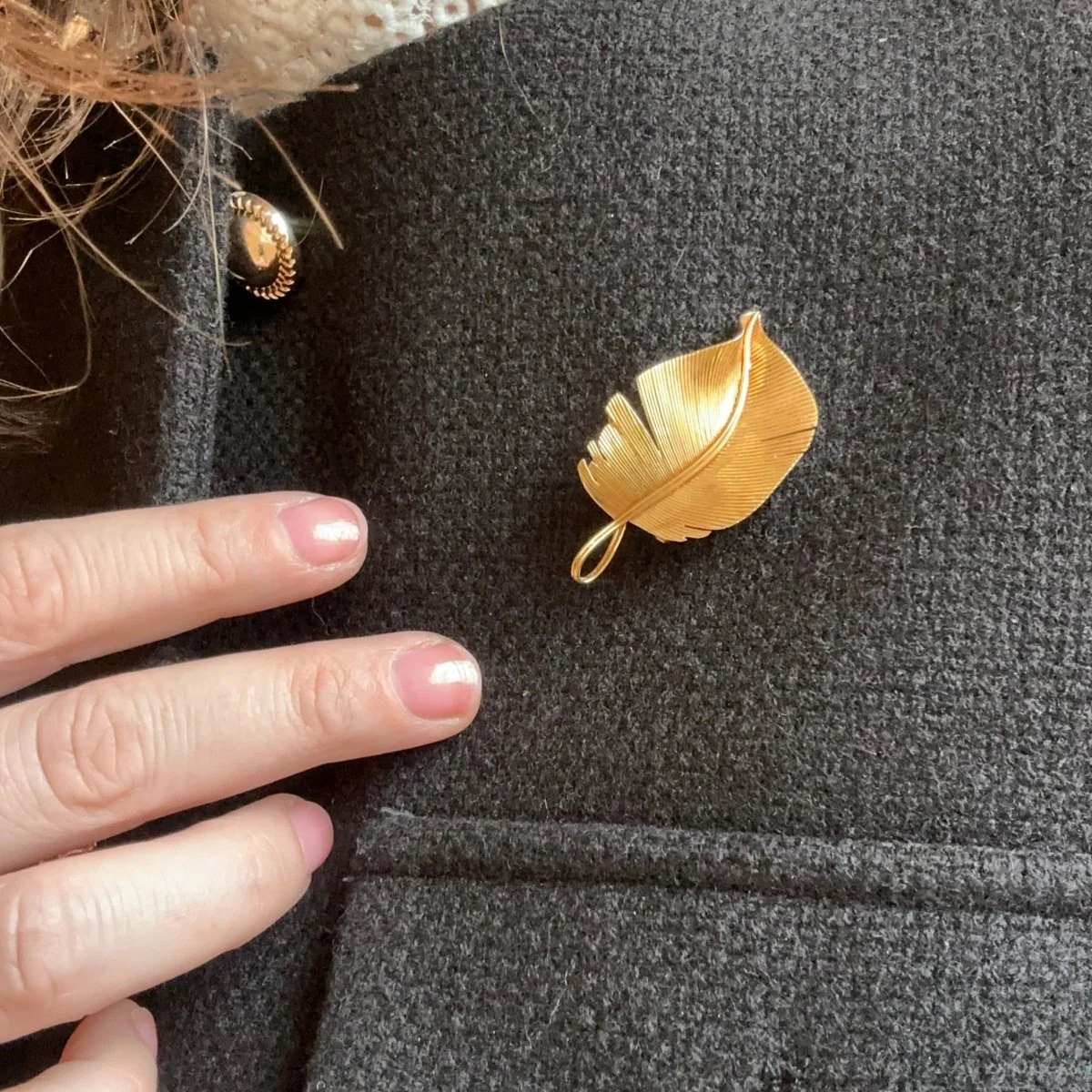 HERMÈS “Feather” brooch in yellow gold - Image 2