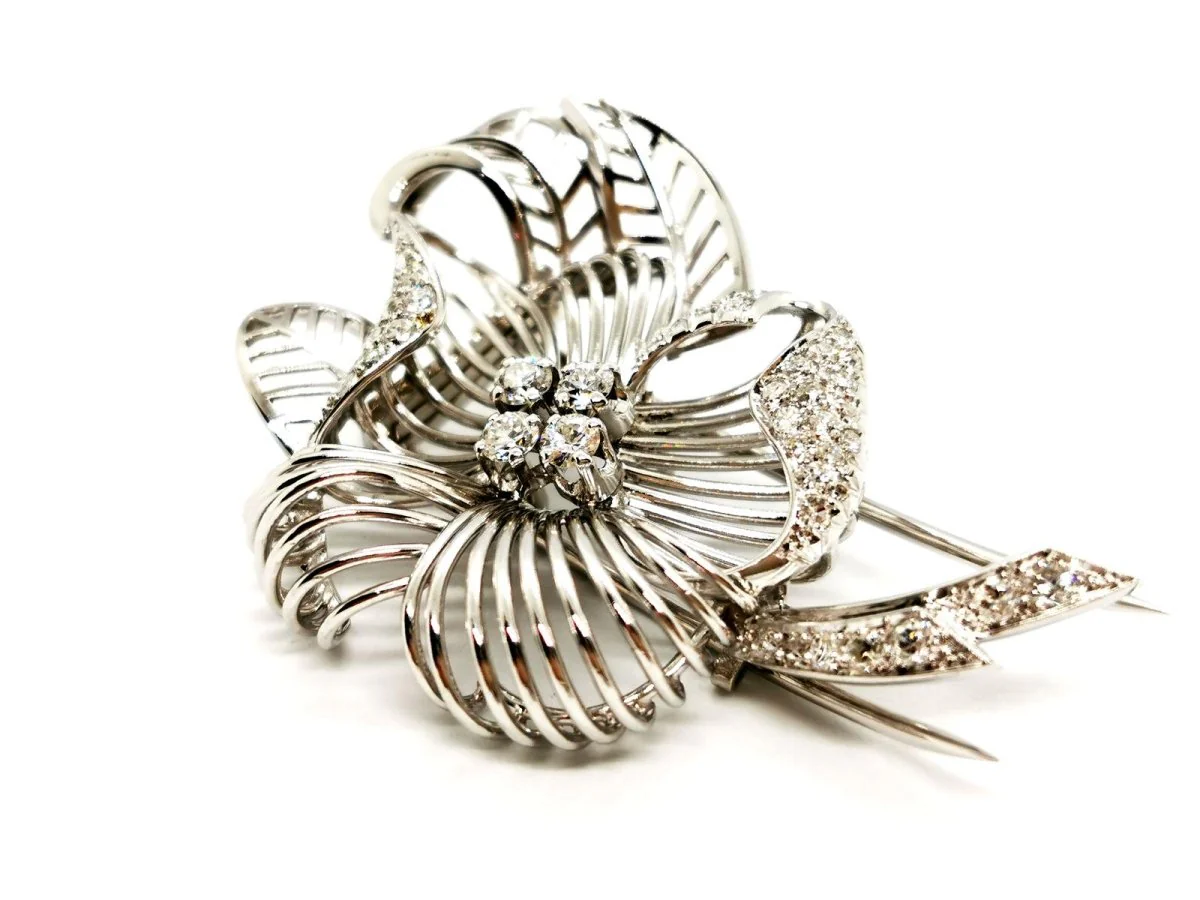 Flower brooch in white gold and diamonds - Image 10