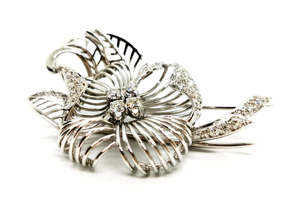 Flower brooch in white gold and diamonds - Image 12