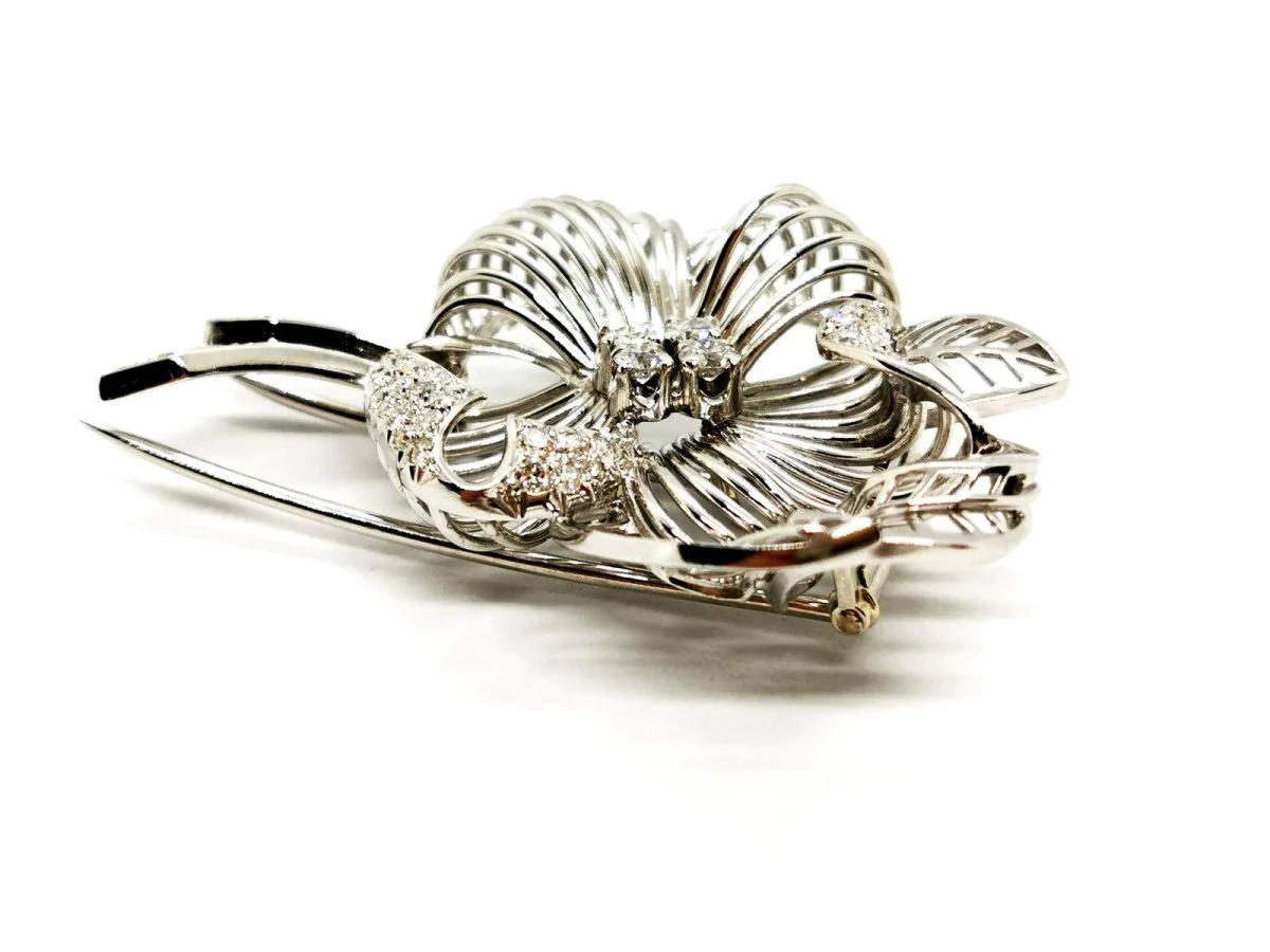 Flower brooch in white gold and diamonds - Image 8