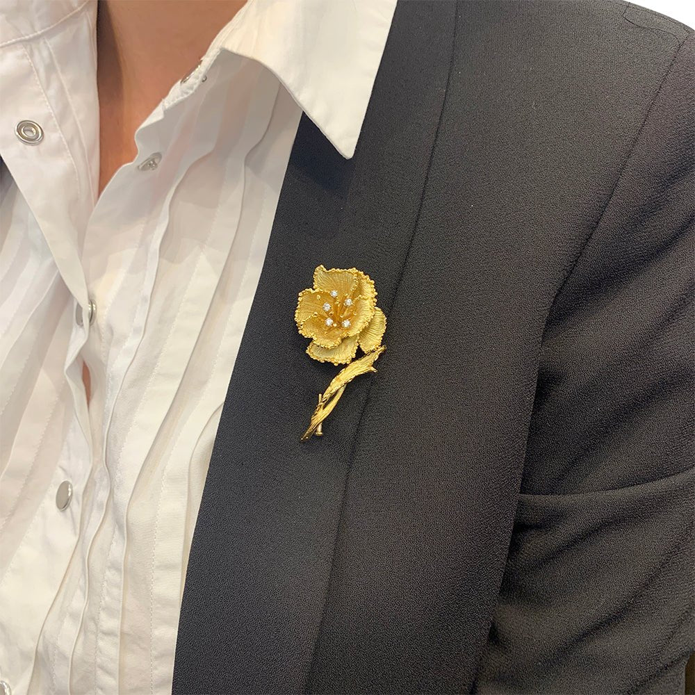 Yellow gold and diamond flower brooch - Image 3