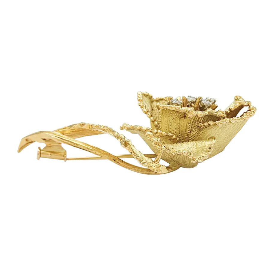 Yellow gold and diamond flower brooch - Image 5