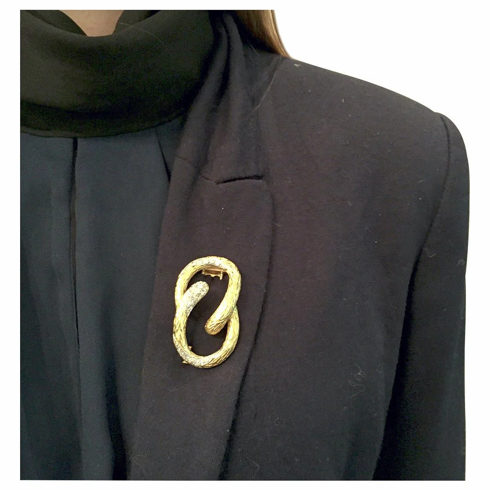 MAUBOUSSIN “Boucle” brooch in yellow gold and platinum, diamonds - Image 4