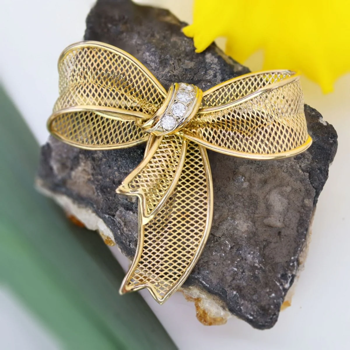 Brooch node in yellow gold and diamonds - Image 3