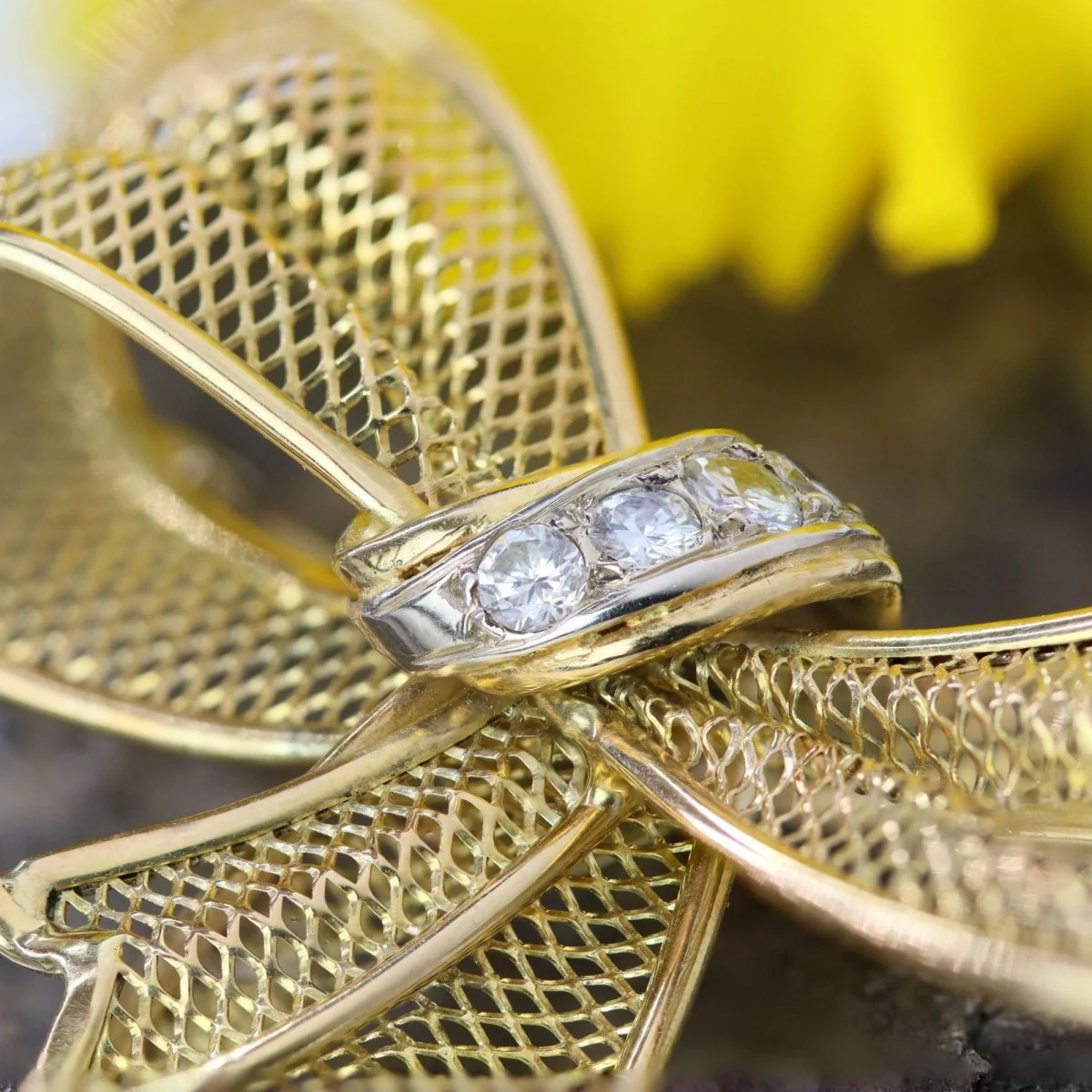Brooch node in yellow gold and diamonds - Image 7