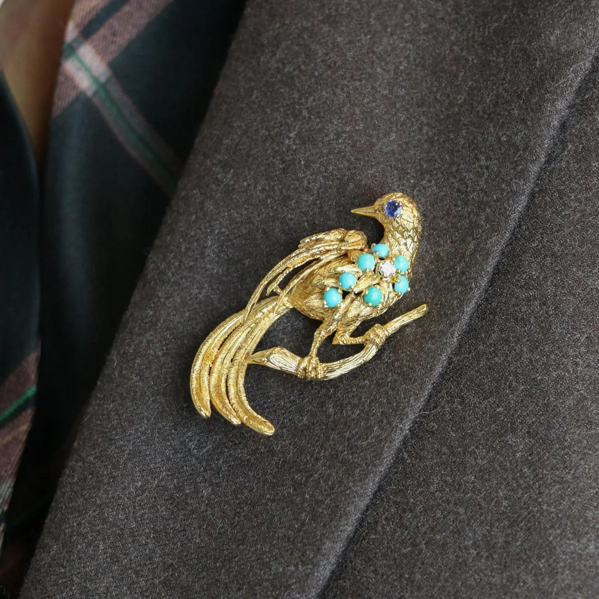 Brooch bird in yellow gold, sapphire and diamond - Image 2