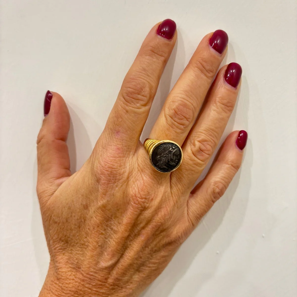 BULGARI "Monete" signet ring in yellow gold and silver - Image 2
