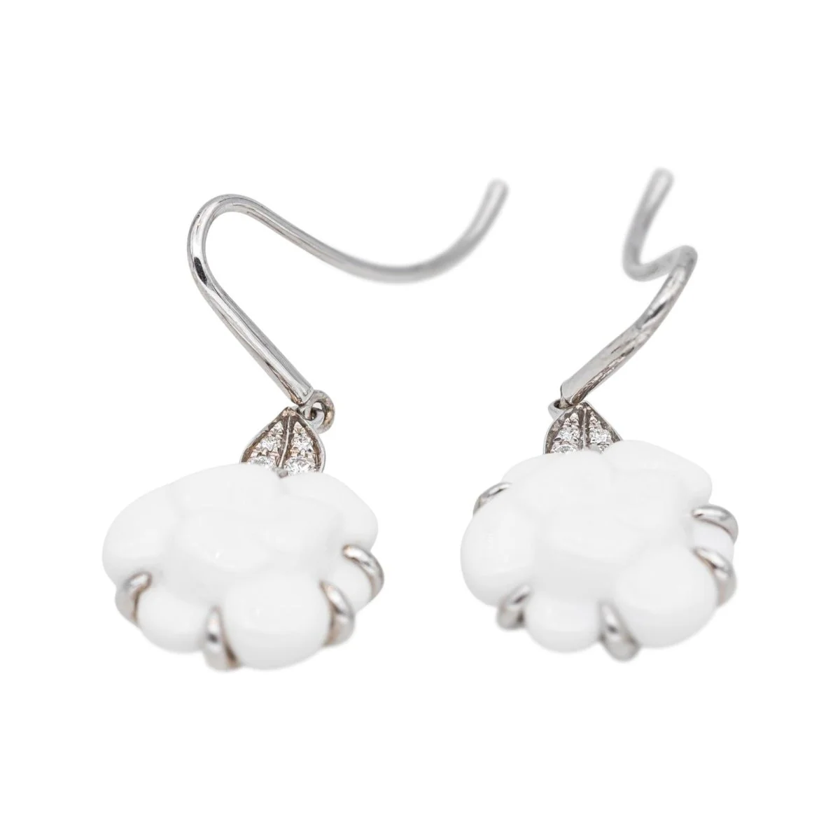 CHANEL "Camellia" sleeper earrings in white gold, agates and diamonds - Image 4
