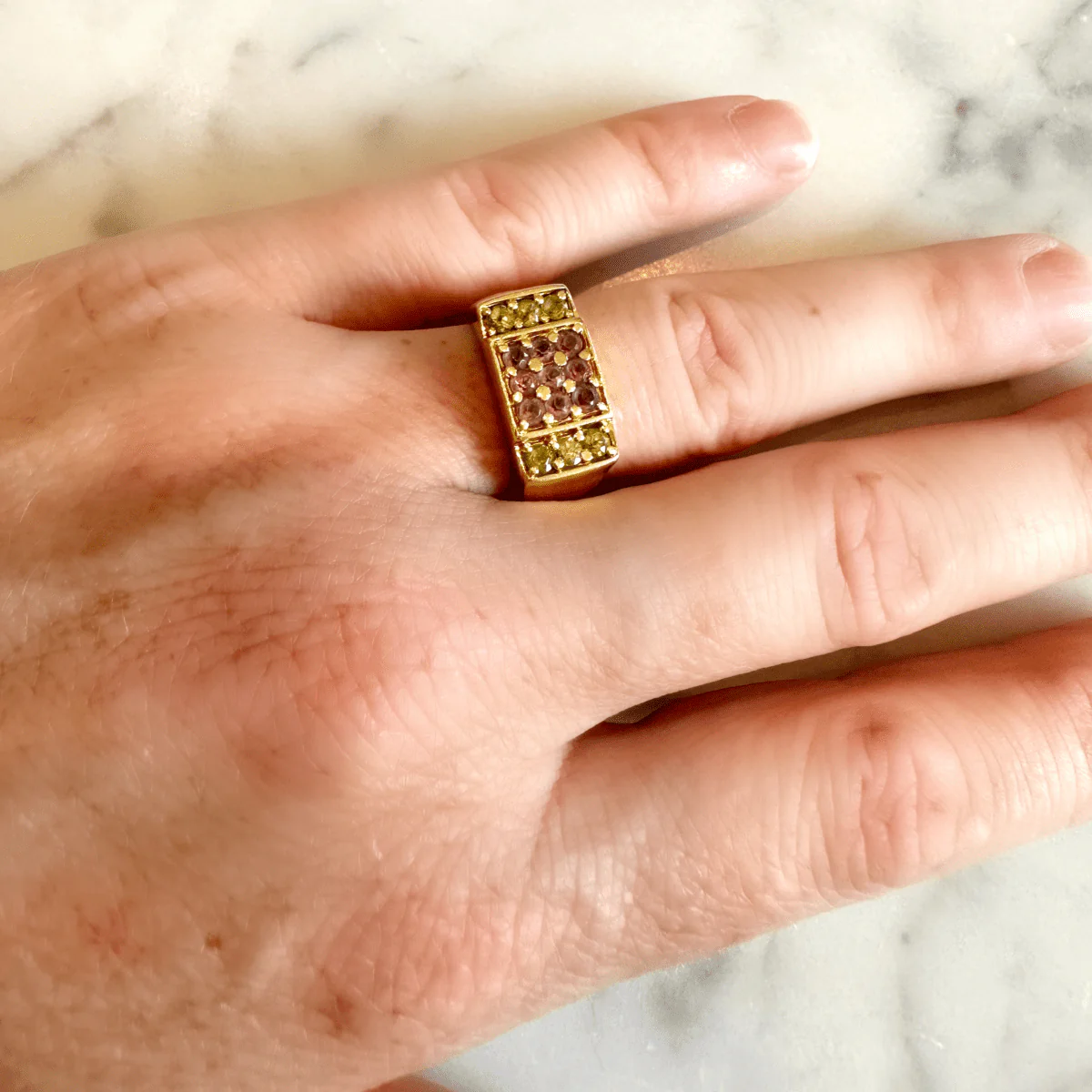 Ring signet ring in yellow gold and amethyst and peridot - Image 2