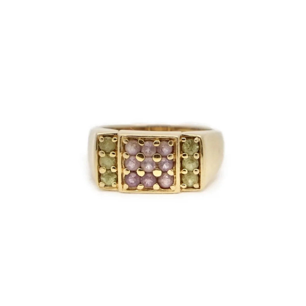 Bague chevalière en or jaune et améthyste et péridot
