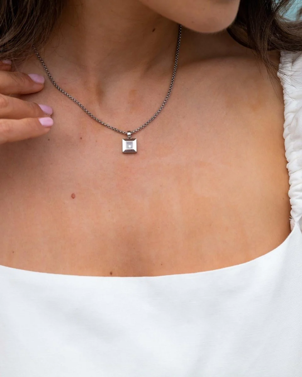 CHOPARD “Happy Diamonds” Pendant Necklace in white gold and diamond - Image 2