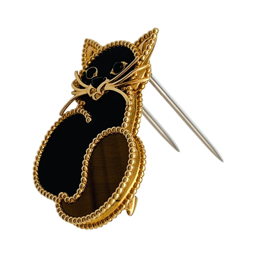 VAN CLEEF &amp; ARPELS “Lucky Animals Chat” clip in yellow gold, tiger’s eye and onyx - Image 5
