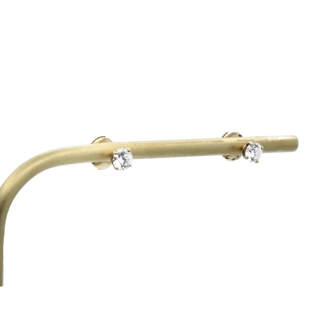 Boucles d'oreilles clous en or jaune et diamant