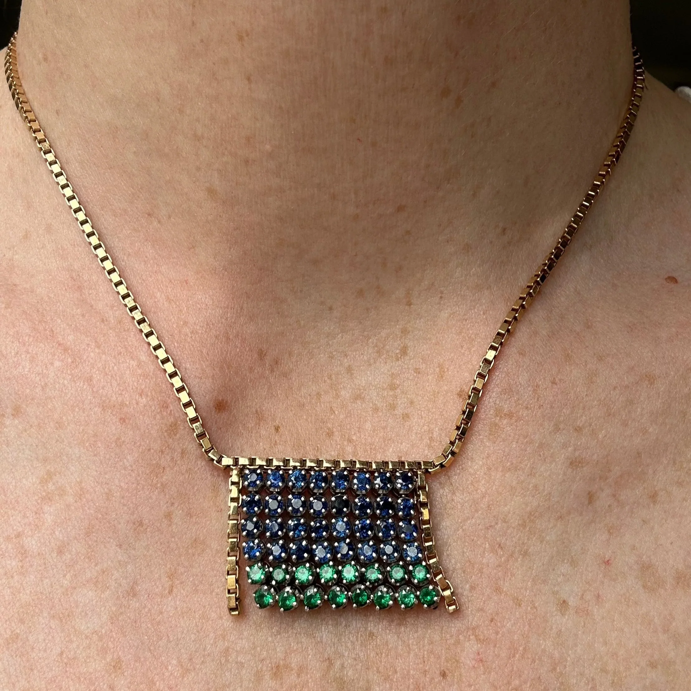 Necklace Ras de Cou in yellow gold, white gold, sapphires and emeralds - Image 2