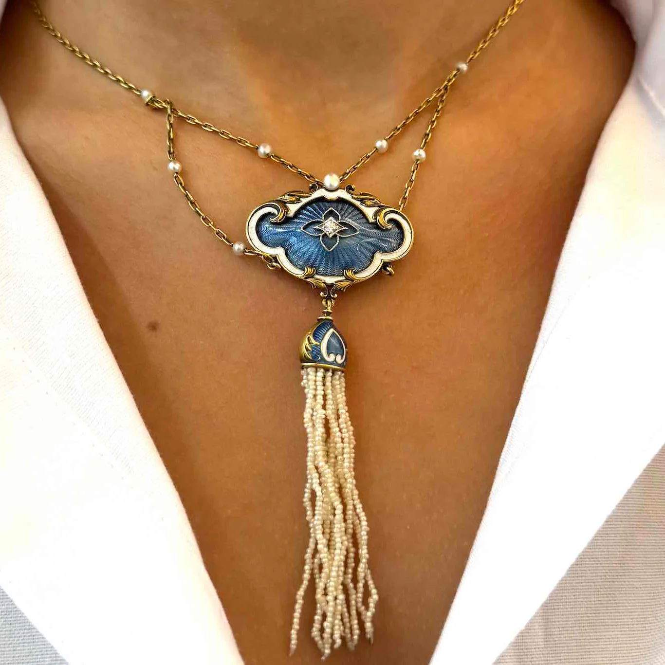 Drapery necklace in yellow gold, enamel, pearls and diamond - Image 2