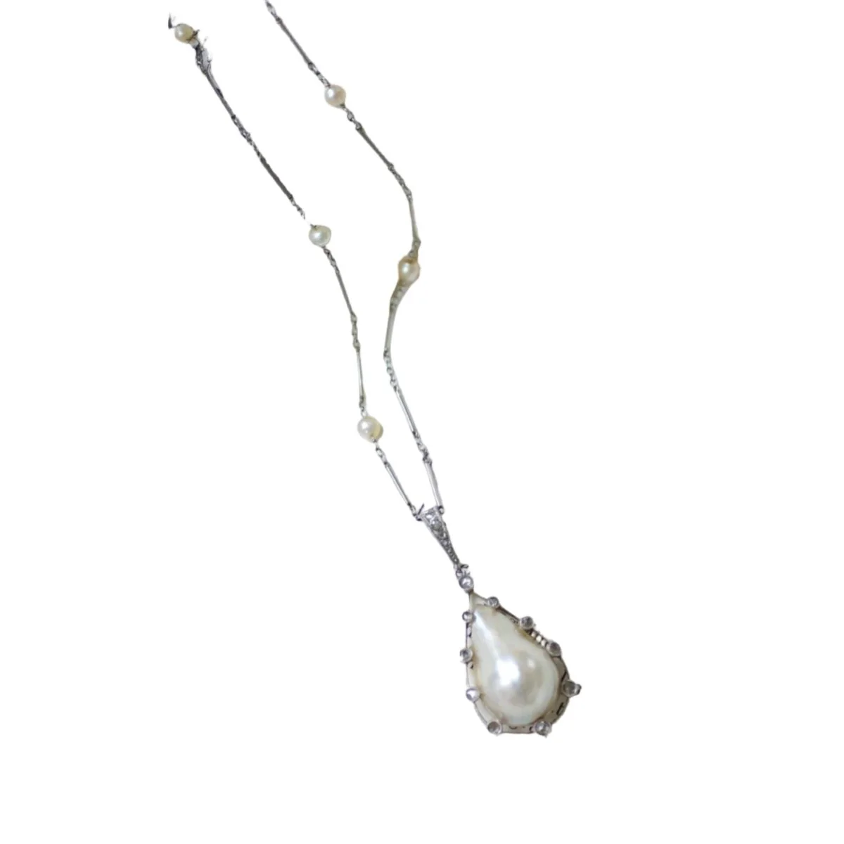 Necklace Pendant in paltinium yellow gold, pearl, and diamonds - Image 9