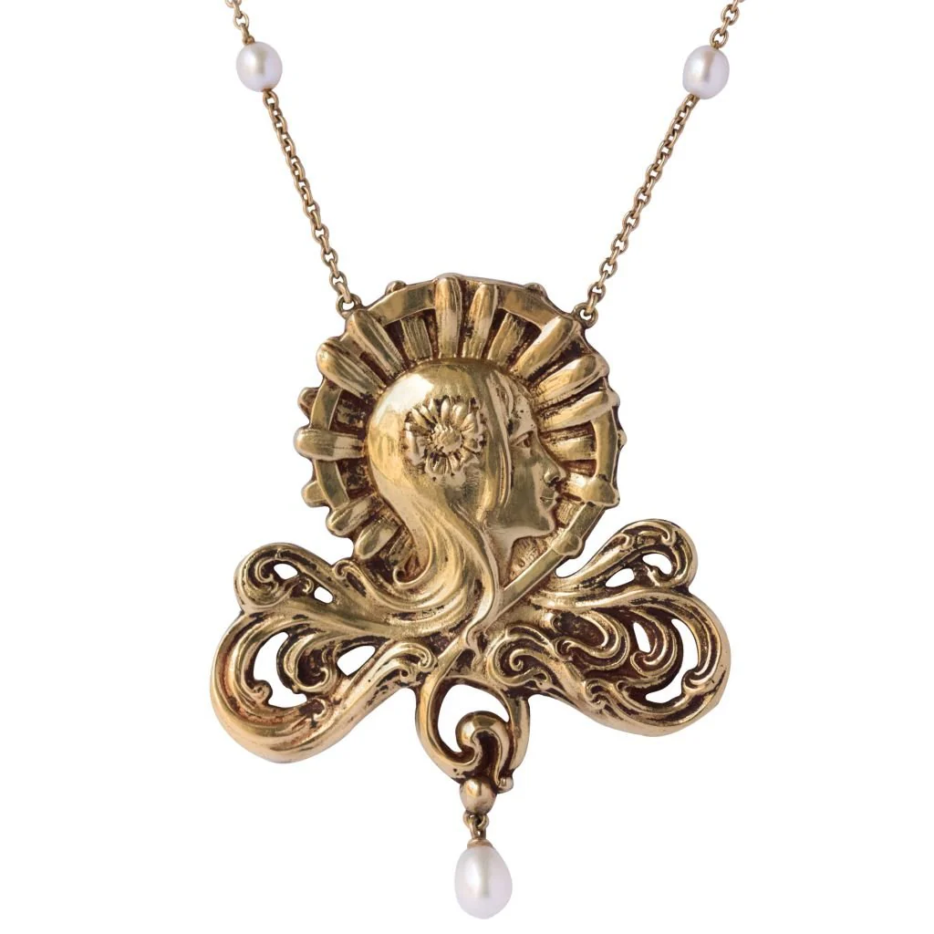 Gold chain necklace with pearl