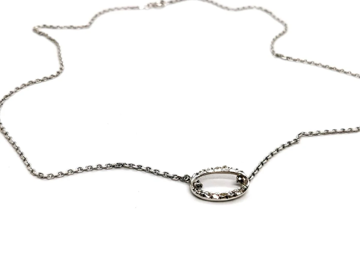 Oval pendant necklace in white gold and diamonds - Image 3