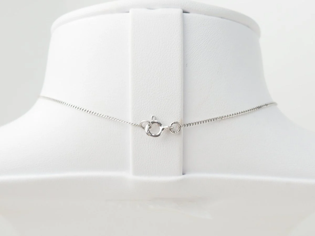 White gold and diamond cross necklace - Image 5